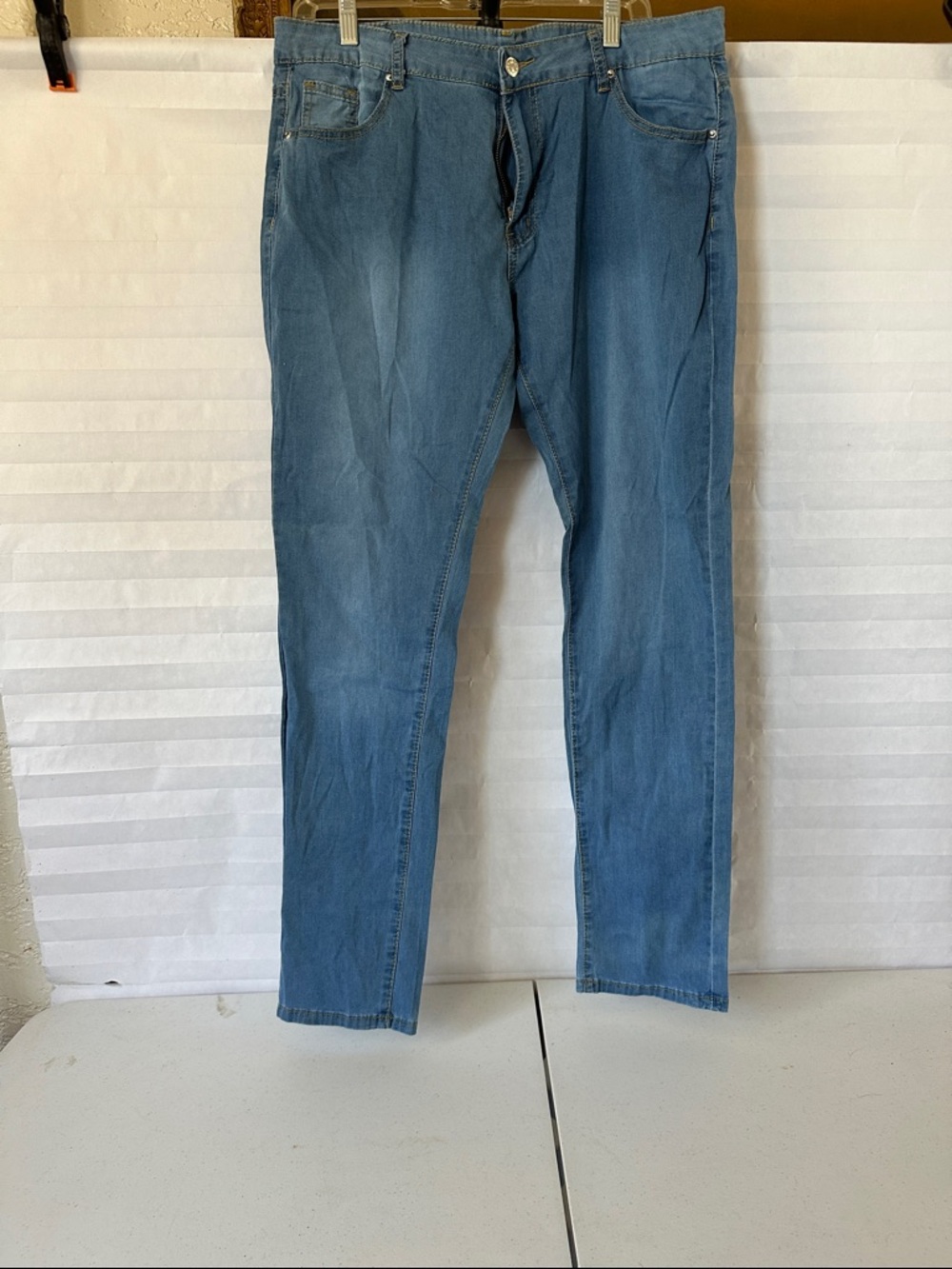 Men’s Medium Blue Jeans Unbranded Classic Fit Denim Pants Size 1L Casual